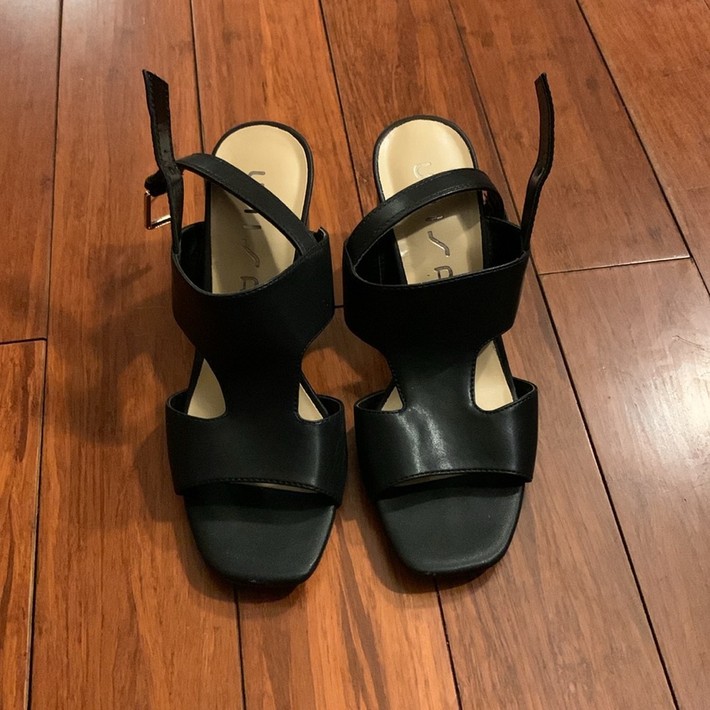 Heels - Picture 4 of 7